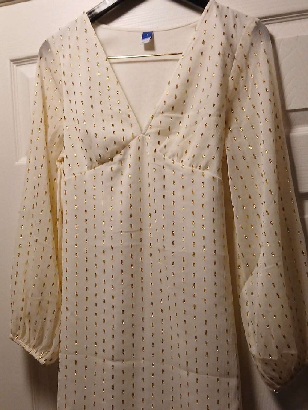 NWOT Old Navy Women's Cream V-Neck Long Sleeve Top with Gold Accents | Size S
